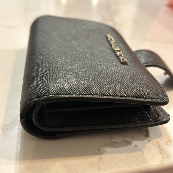 Michael Kors wallet - Picture 2 of 4